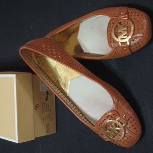 MK FLATS light brown SIZE 8